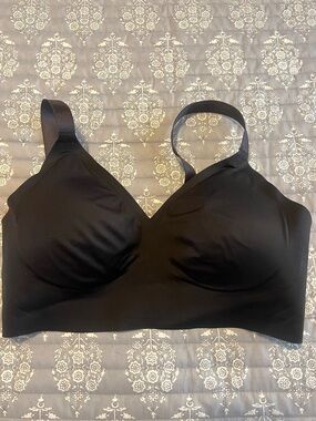 Seamless Wireless Comfort Bra in Black
